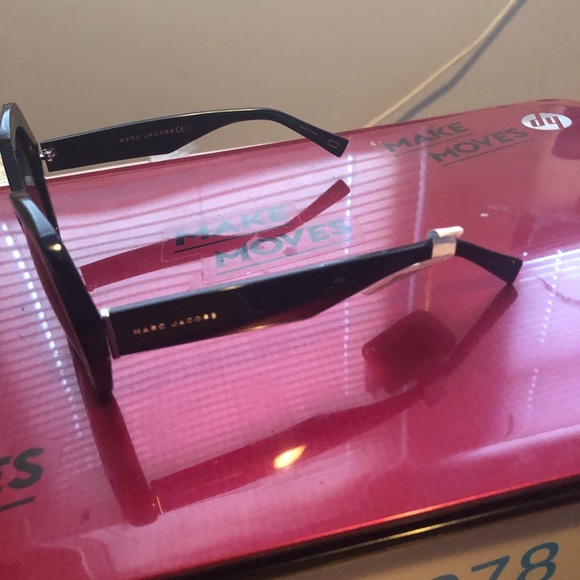 Glasses - Picture 5 of 5